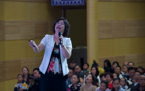 “全民爱语文·共筑中国梦”全国大型公益巡讲在兴义举行