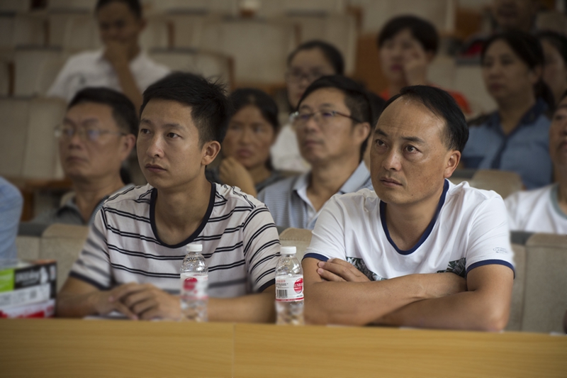 兴义中学教育集团课改推进会举行