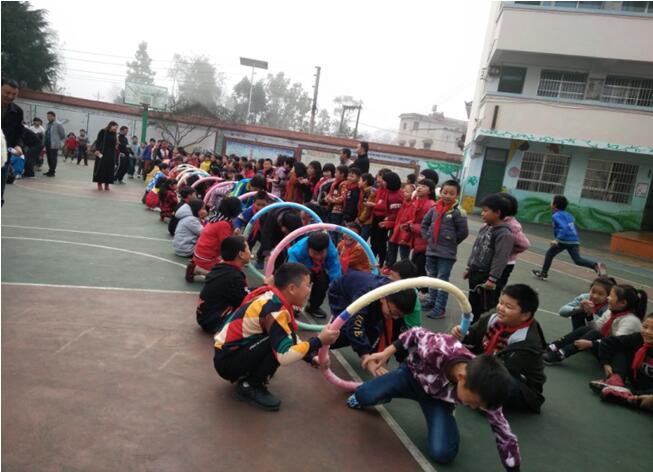 穿越呼拉圈.jpg