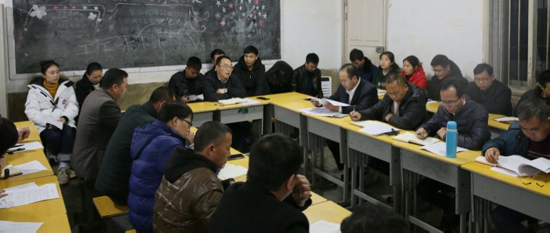 -鲁容乡纳翁村易地扶贫搬迁问题研讨会.jpg