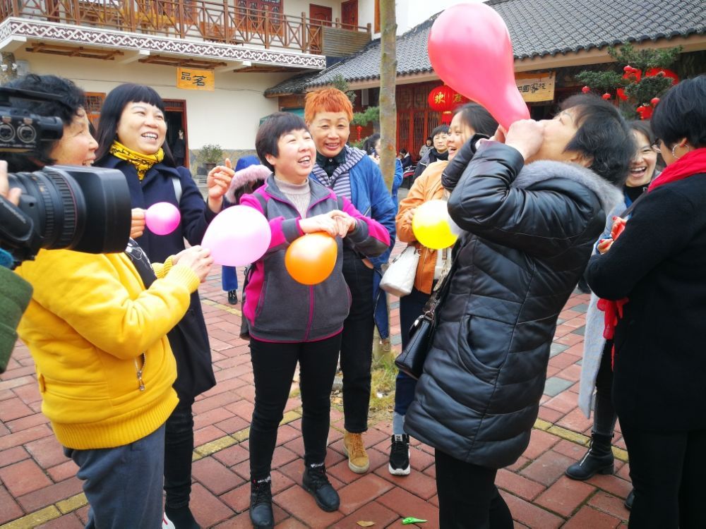 兴仁供电局举办庆祝三八妇女节户外趣味活动 (2).jpg