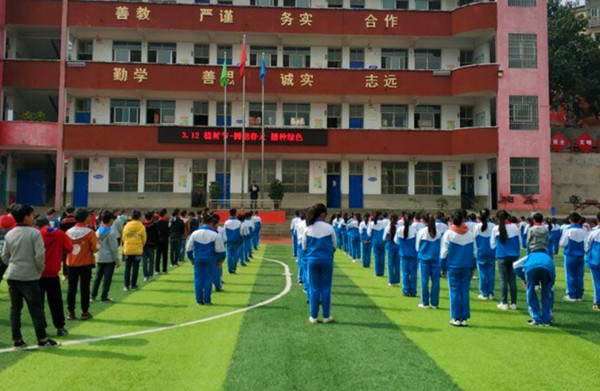 图为爱绿护绿倡议现场.jpg