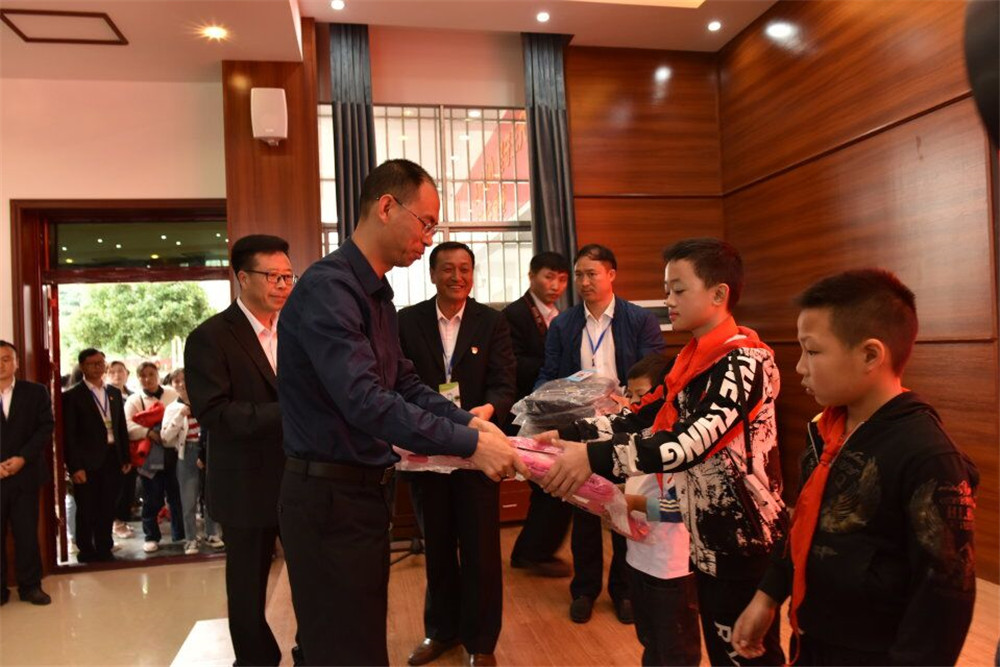 节文艺汇演活动 参加此次活动的领导有义龙新区人大工委主任雷乃祥