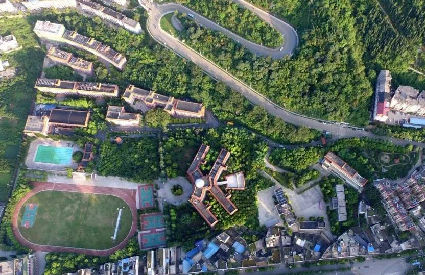 牛校——兴义八中28名学生就读清华北大