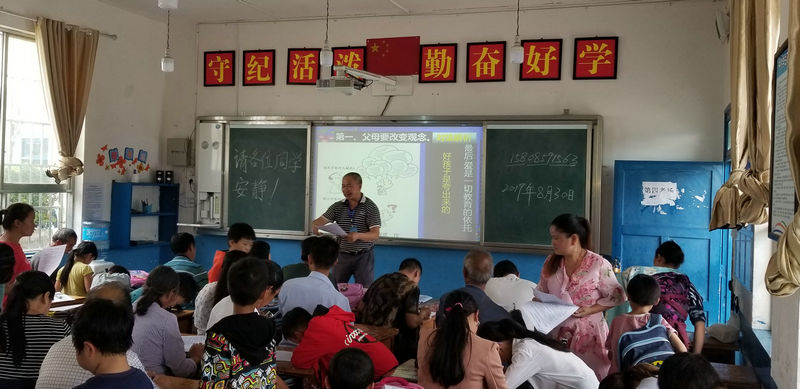 座谈会.jpg