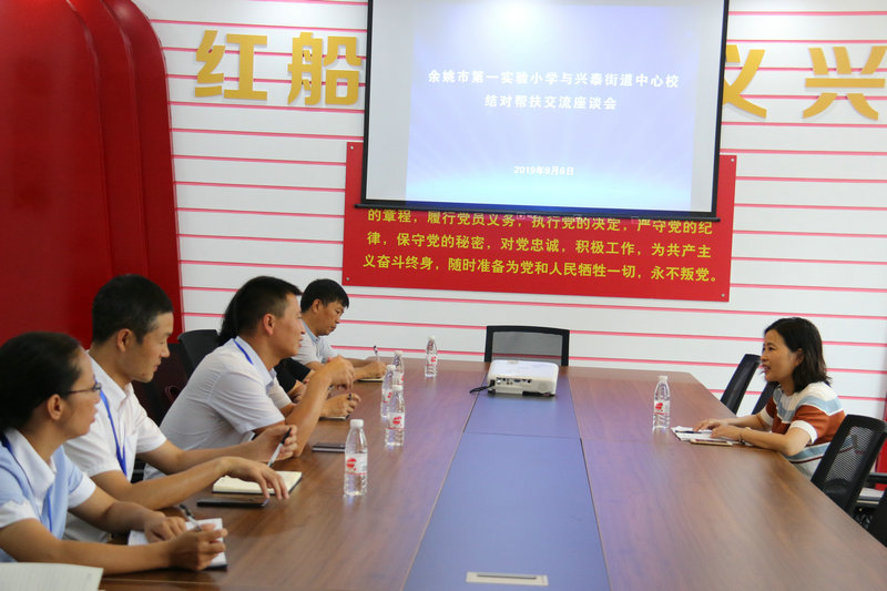 座谈会现场.jpg