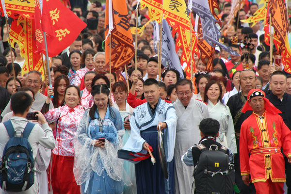 探秘喀斯特第一天（摄影：陆发春）  (5).jpg