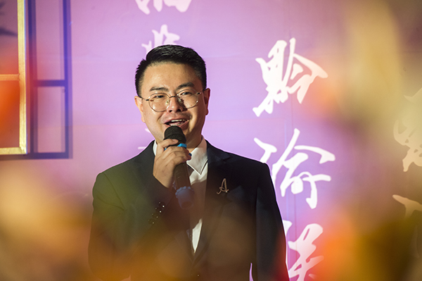 1578316988499064933.jpg 20200105爱酒坊品鉴会(来源:印象黔西南) (9).jpg