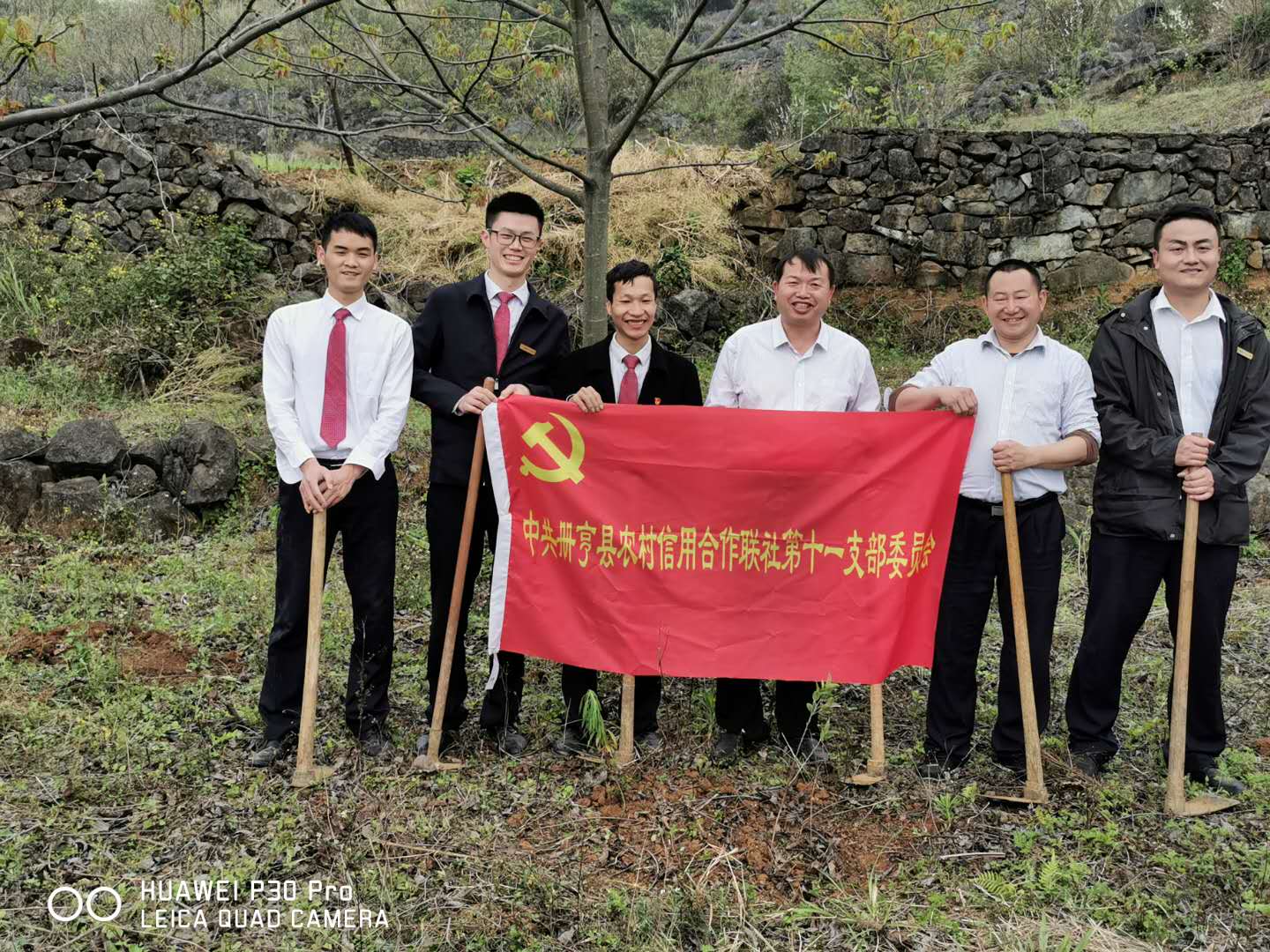 1584106958256009524.jpg 植树活动留影.jpg