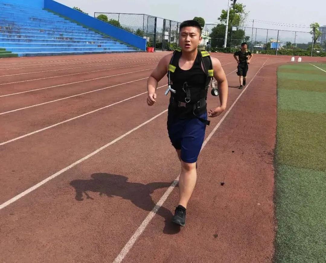 训练中的唐仁志.jpg