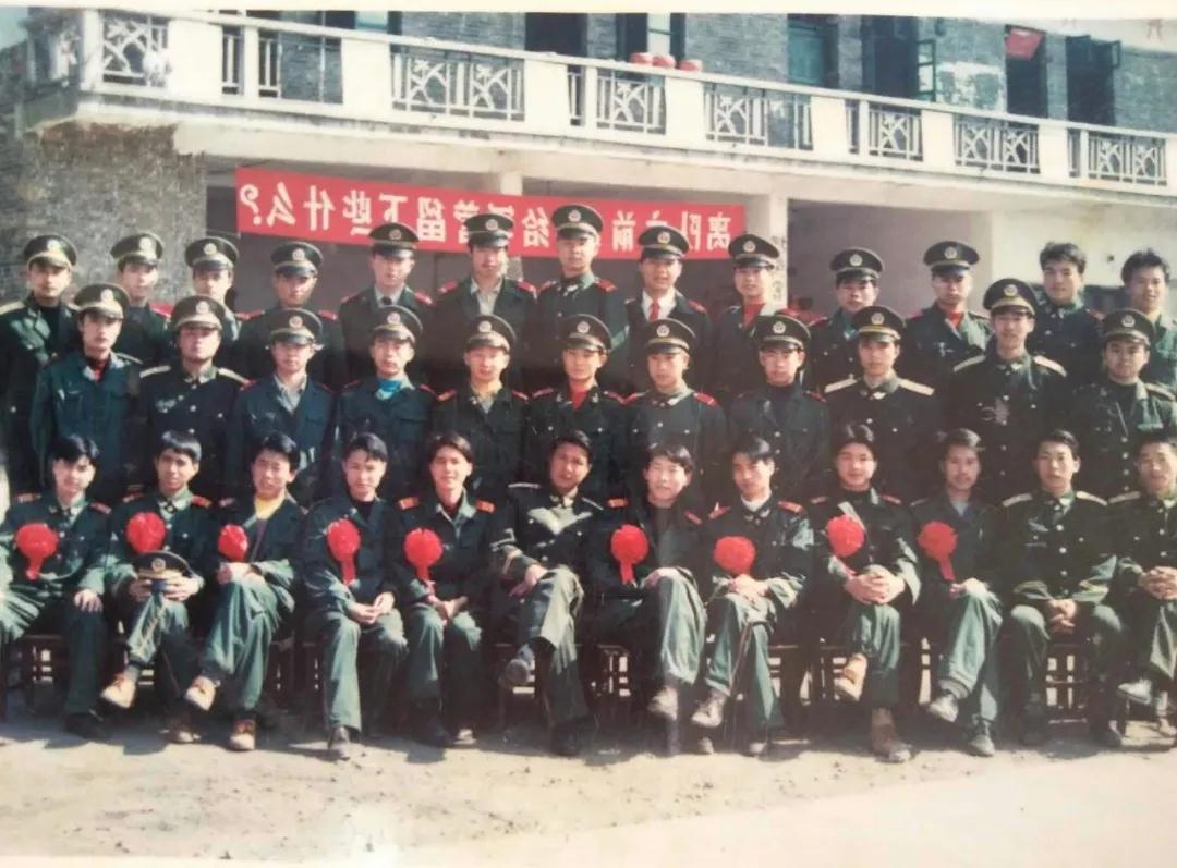 唐仁志父亲当年与战友的留影.jpg