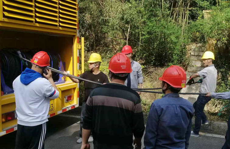 图为保供电现场。 (6).jpg