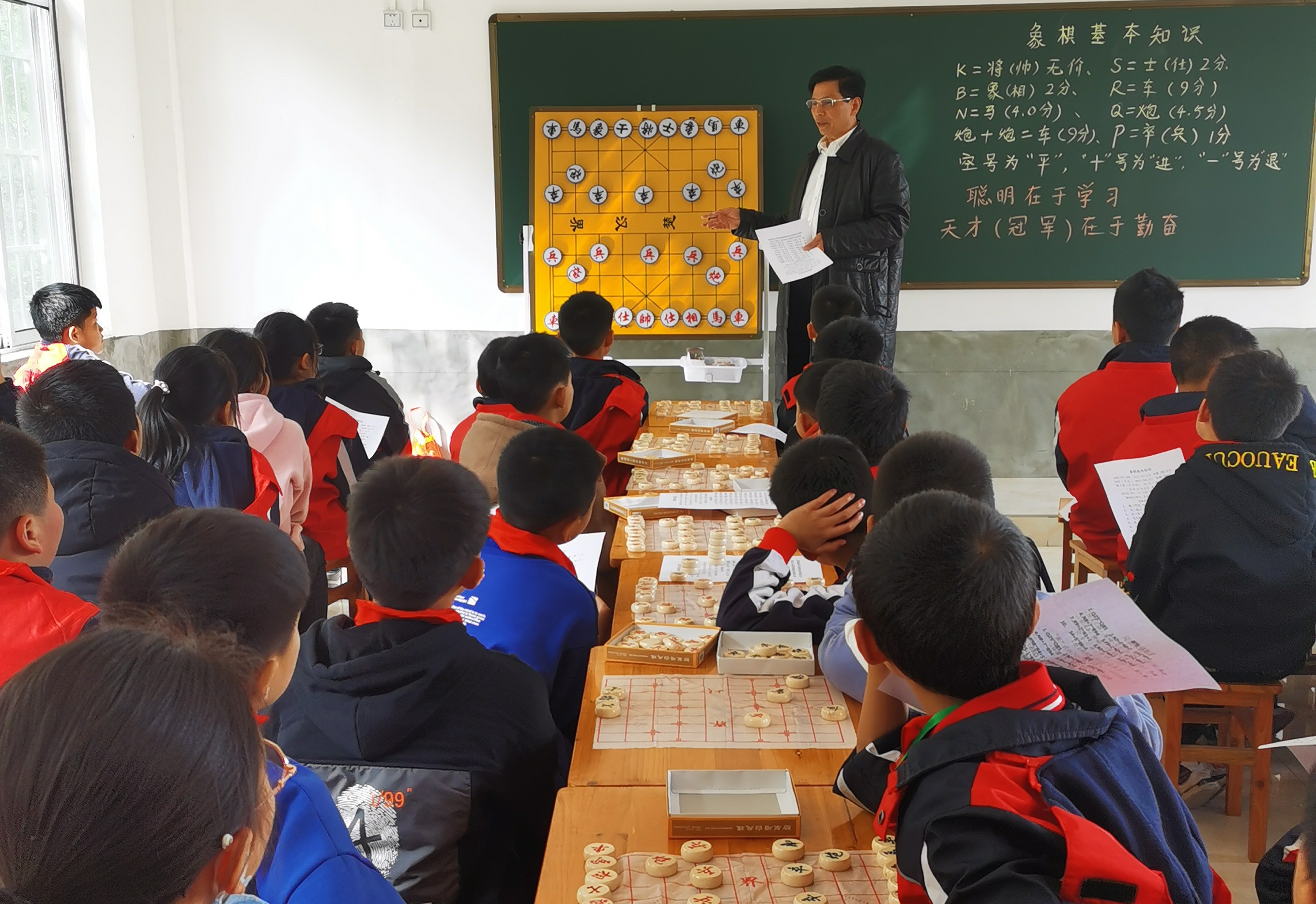 兴义市桔乡路小学开展中国象棋进校园侧记