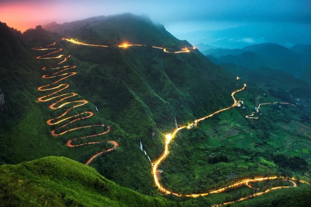 1622205616962032923.jpg 黔西南著名景点 “抗战24道拐”.jpg