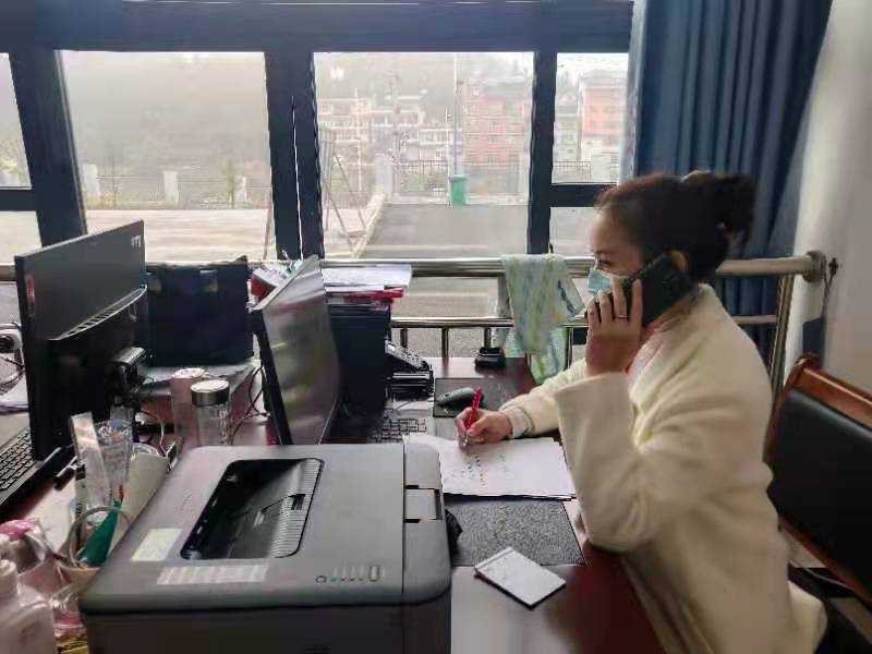 电话给留观人员进行心理疏导.jpg