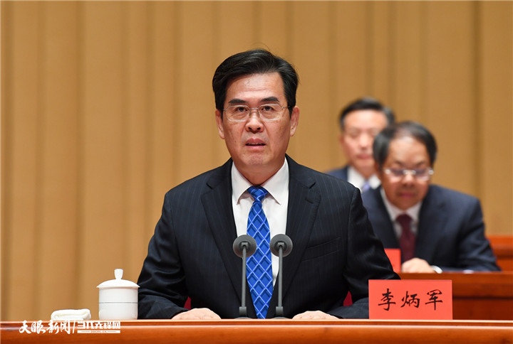 省委副书记、省长、省委人才工作领导小组组长李炳军主持第一次会议。.jpg