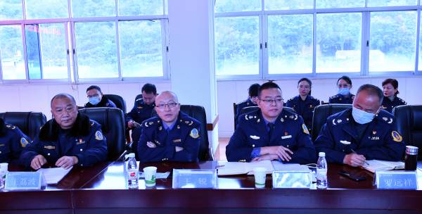 图2：九支队党委副书记汪泽罡（主持党委工作）（右二）、副支队长王锐（主持行政工作）（左二）、副支队长罗远祥（右一）、原高管处副长王荔波（左一）出席练兵活动(1).jpg