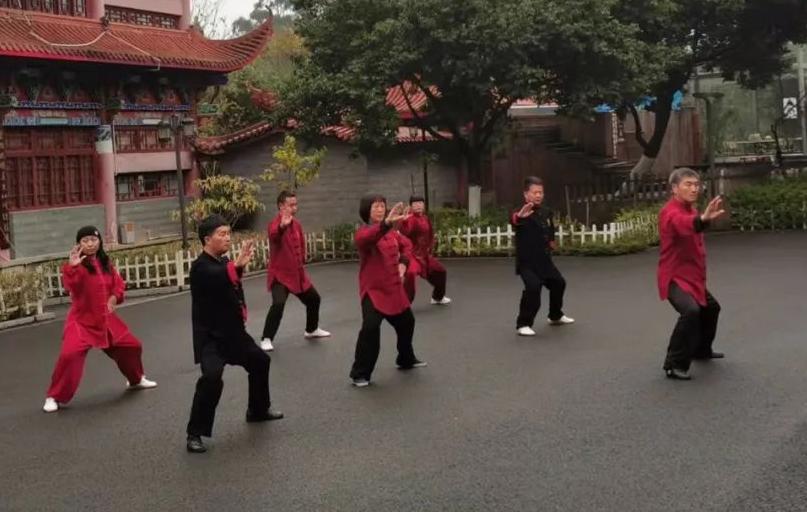 在黔西南州陈式太极拳教学基地练习陈式太极拳1.jpg