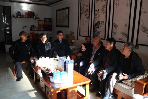 1643354295525088032.jpg 与王振华老人交流(1).jpg