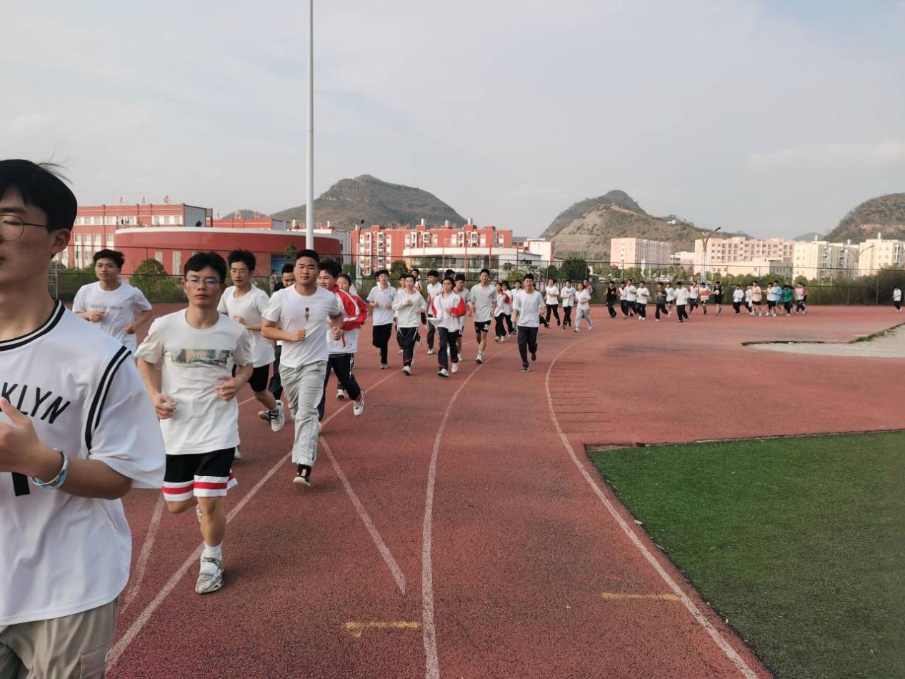 百日冬锻跑步队伍.jpg