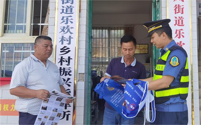 发放宣传资料.jpg