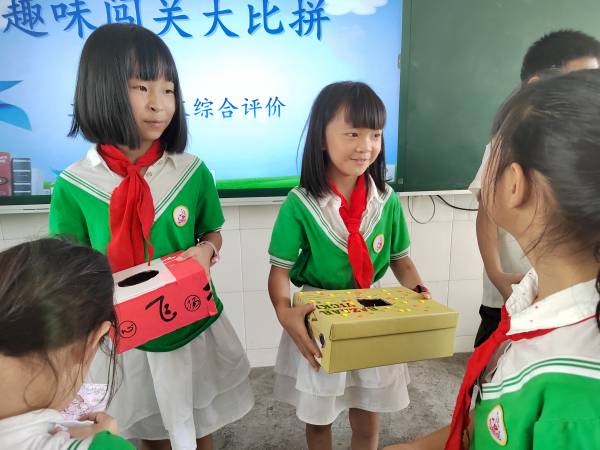 红星路小学测评：抽小红花(1).jpg