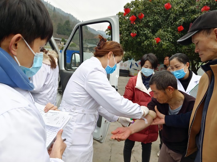 1677719062527057710.jpg 图文义诊现场(1).jpg