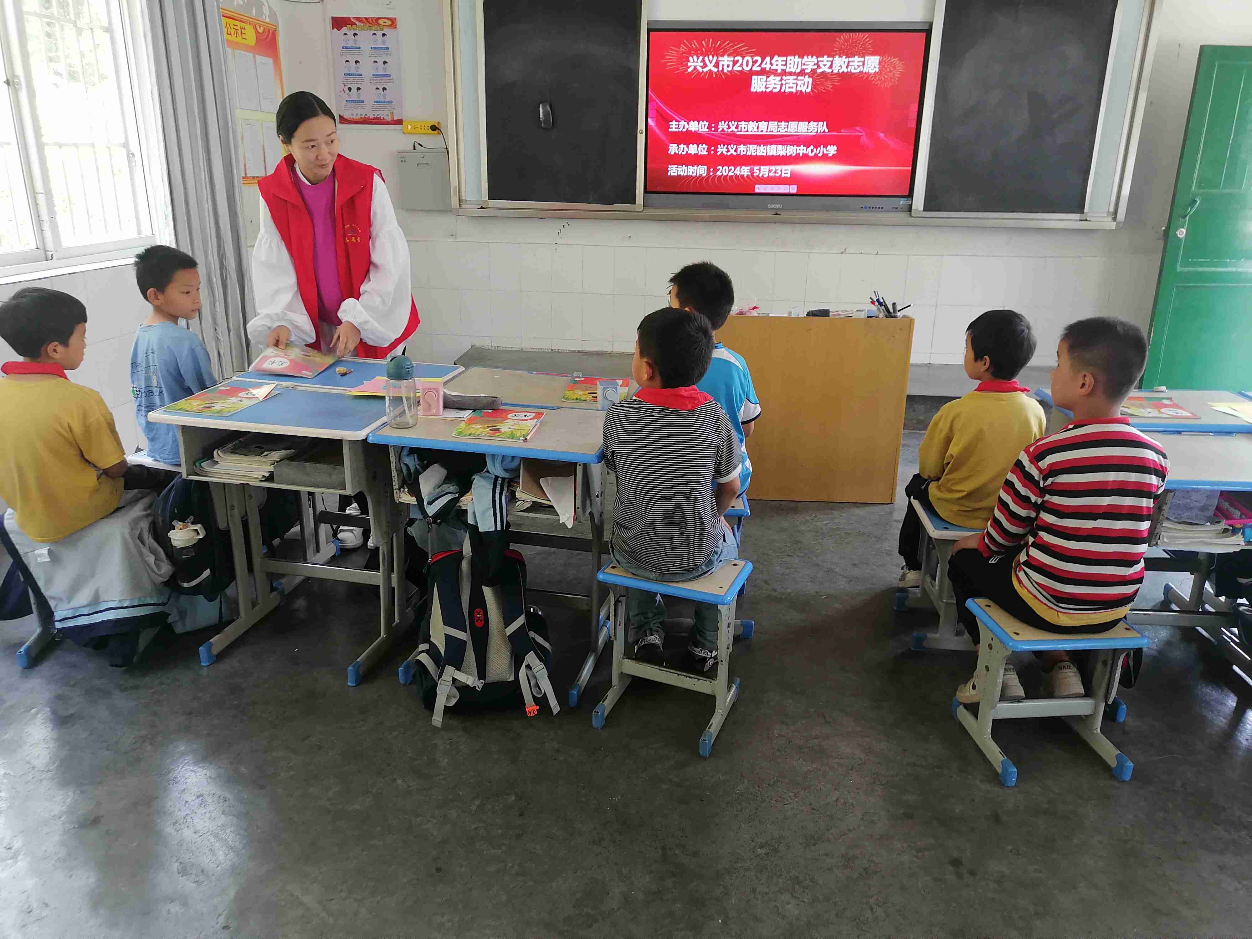 送课到泥凼镇梨树小学.jpg