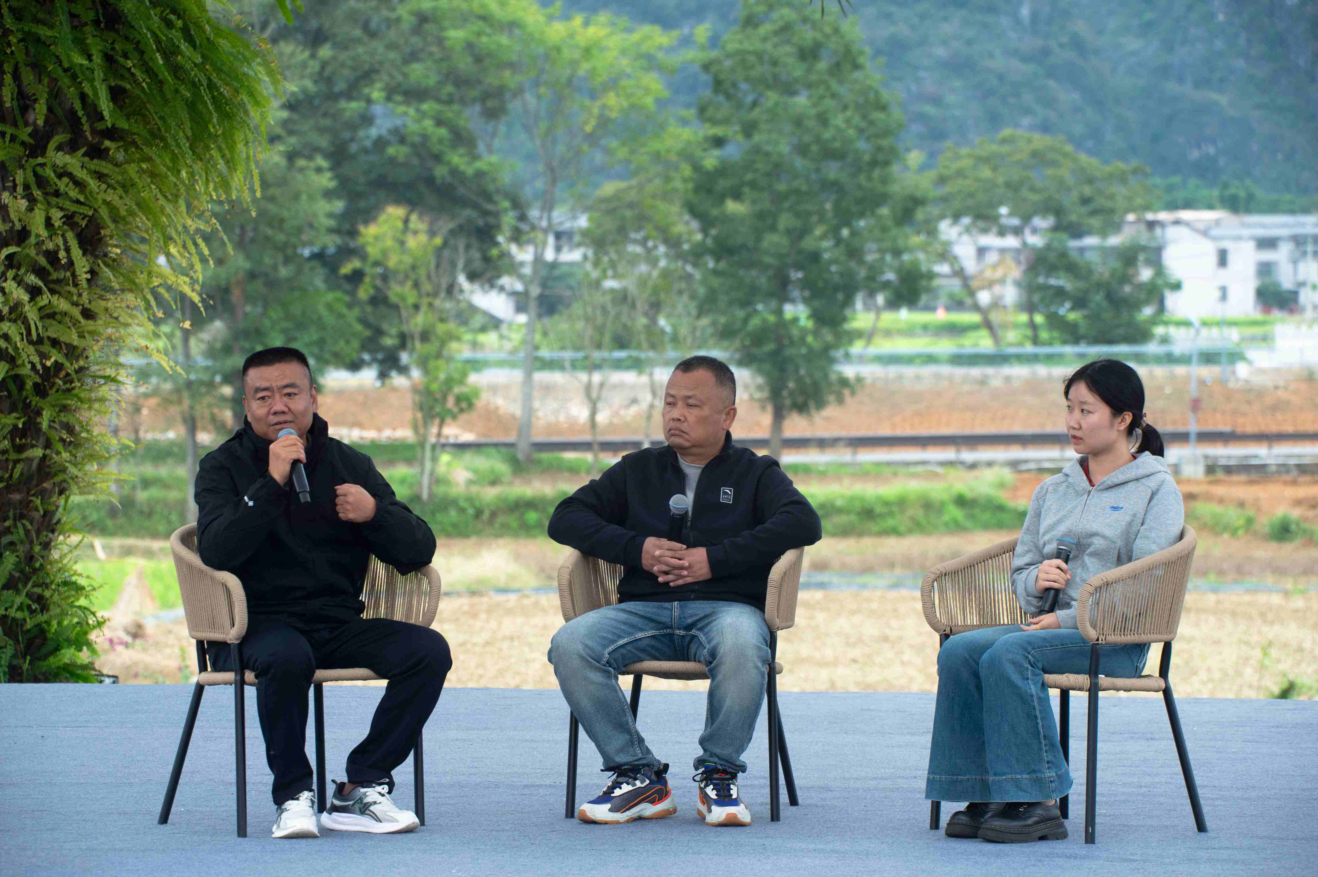 《带一本书去黔西南》分享会 (提供：印象黔西南) (9).jpg